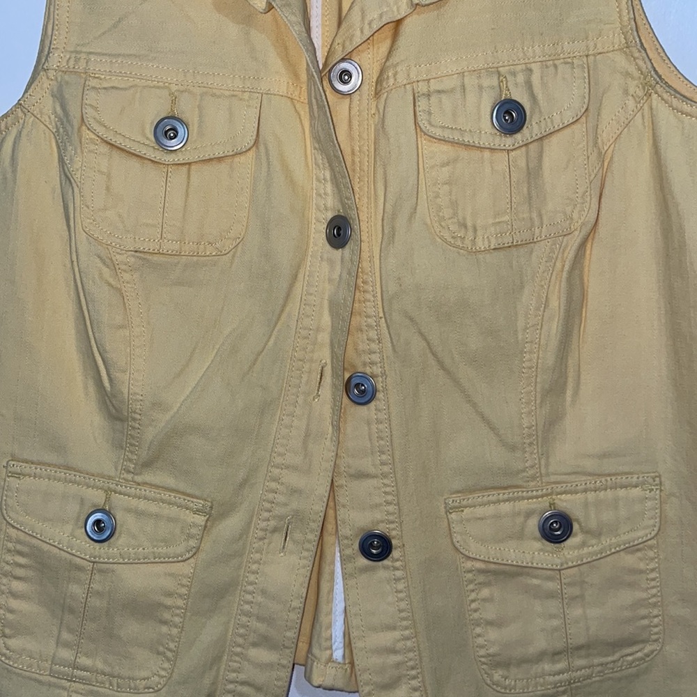 Size 1X Women's C J Banks by Christopher Banks Yellow Vest - Picture 4 of 4